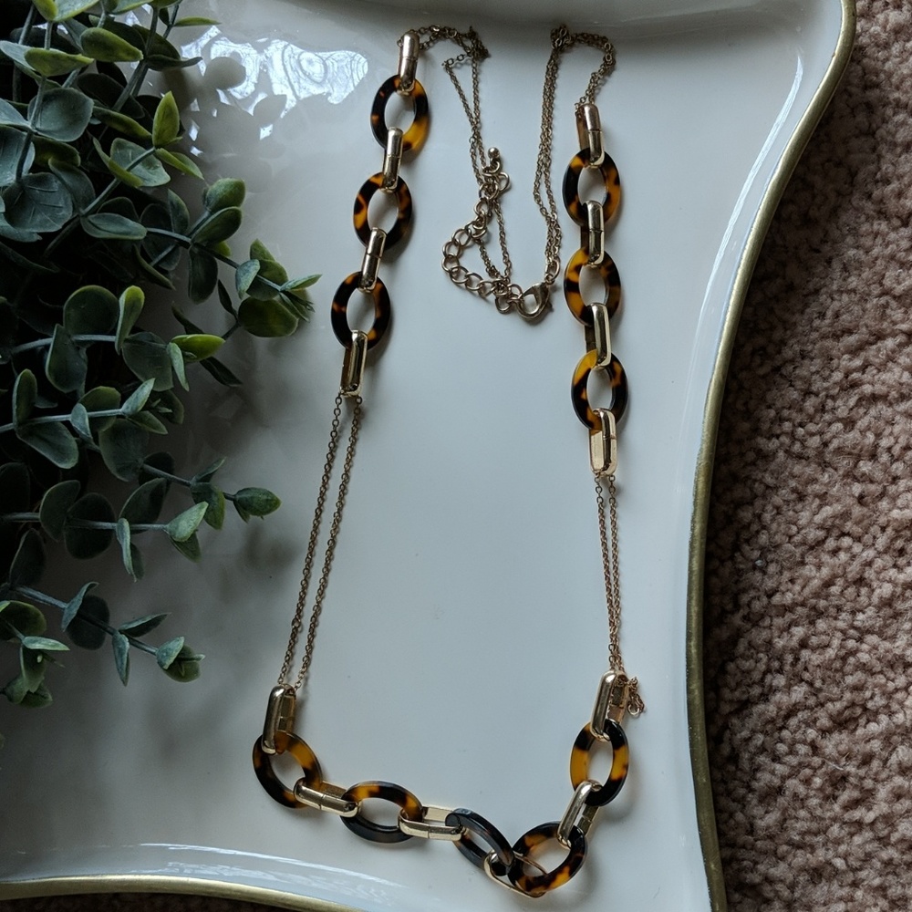 Long tortoise necklace